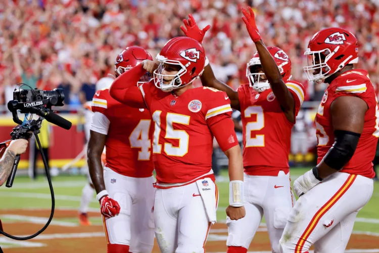 Mahomes, Chiefs defeat Broncos in season opener